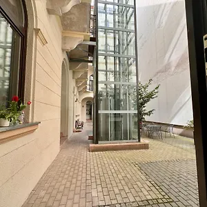 rezervați aici